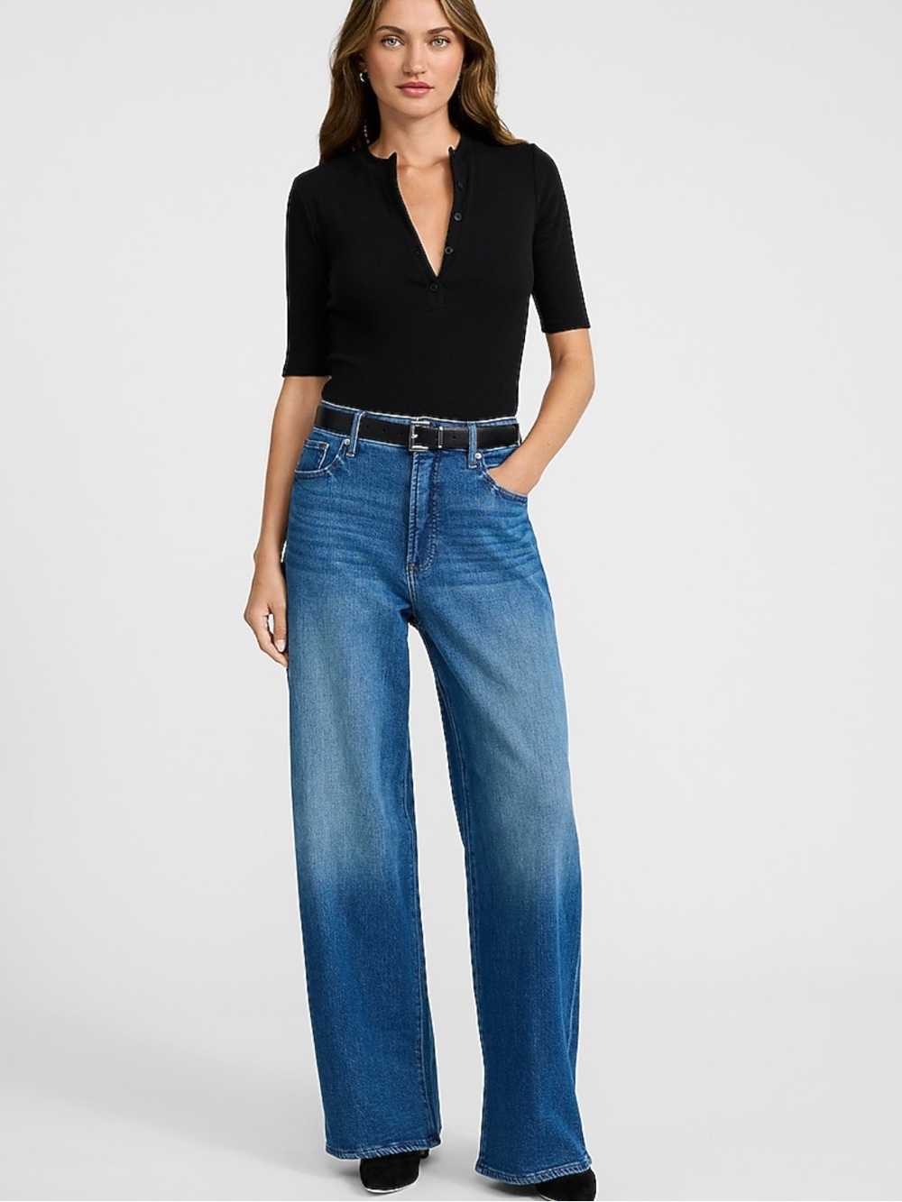 Express Women's Wide Leg Jeans in Medium Blue Wash